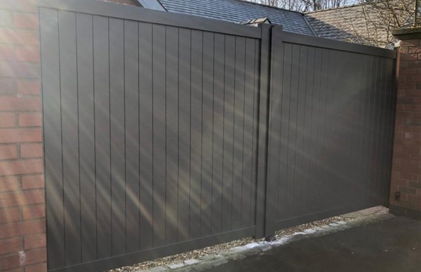 RMG001DG – Full Privacy Aluminium Driveway Gate